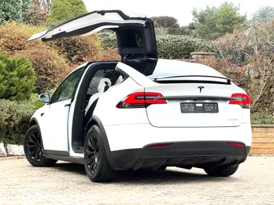 Tesla Model X Performance Ludicrous Plus — SUV électrique 796 CV, accélération extrême — Miniature 10