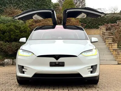 Tesla Model X Performance Ludicrous Plus — SUV électrique 796 CV, accélération extrême — Miniature 13