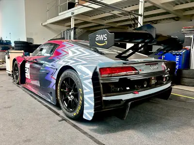 Audi R8 LMS GT3 Evo II — Bolide de compétition, 585 ch de pure performance — intérieur