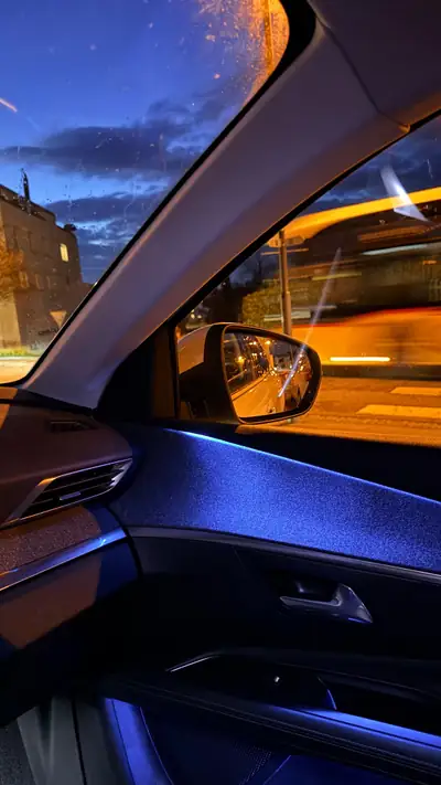 Peugeot 3008 1.2 PureTech — SUV compact élégant, transmission automatique, entretien maîtrisé — Miniatura 9