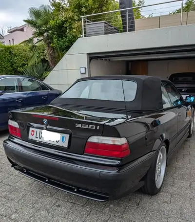 BMW 325 Cabriolet — Roadster classique E36 avec pack M original et hardtop — Miniature 10