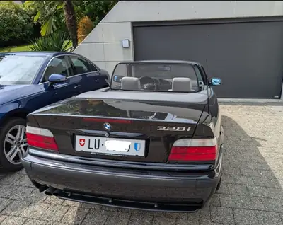 BMW 325 Cabriolet — Roadster classique E36 avec pack M original et hardtop — Miniature 17