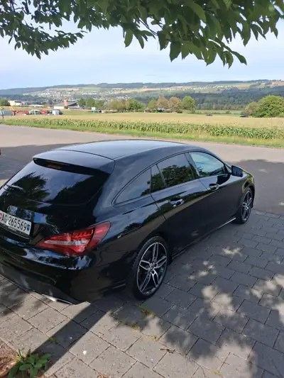 Mercedes-Benz CLA 200 Shooting Brake — Élégance et polyvalence, 107 000 km seulement — Innenraum