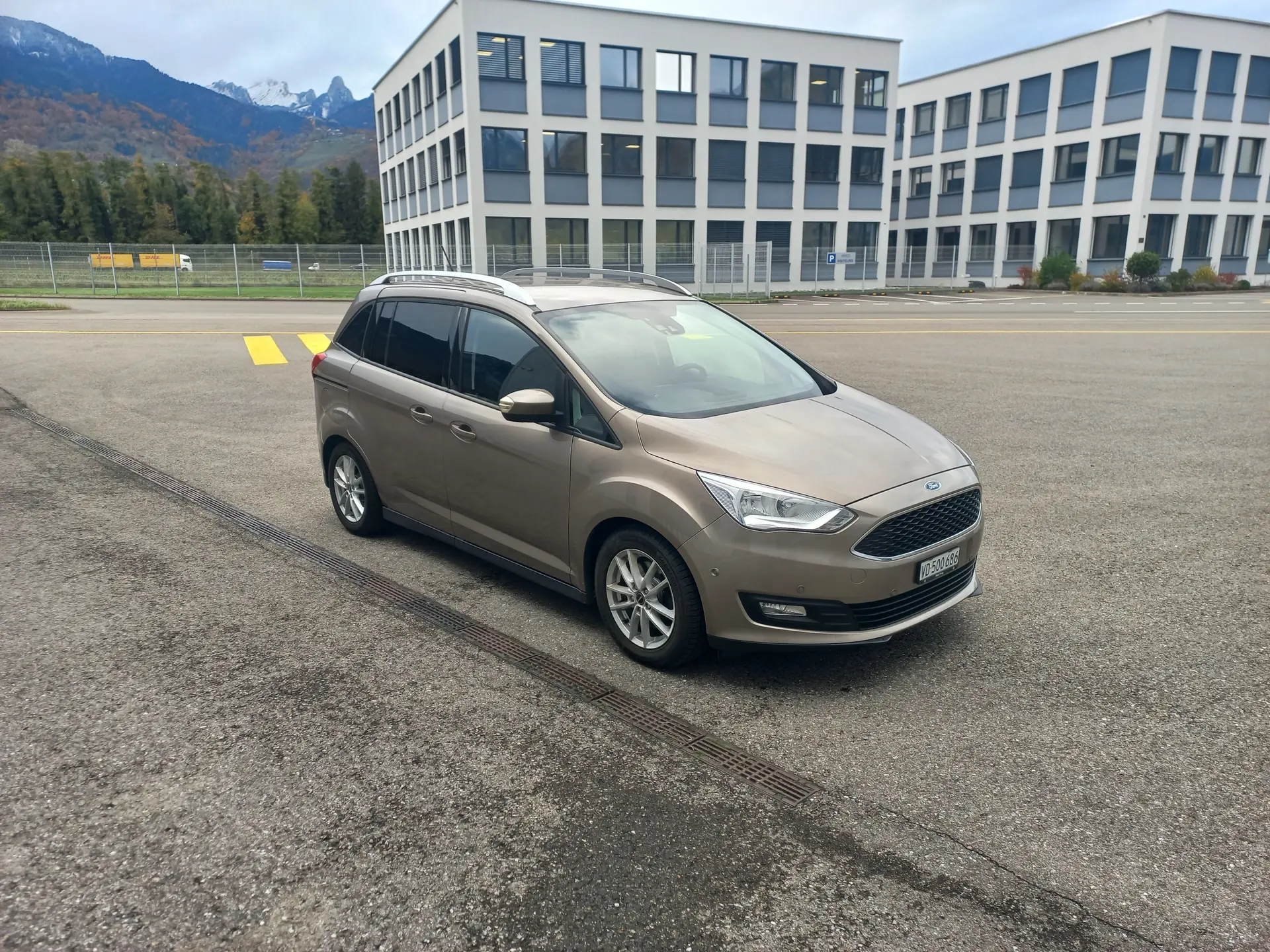 Ford Grand C-MAX 1.5 TDCi Trend — Monospace 7 places, diesel économique et fiable — vue extérieure