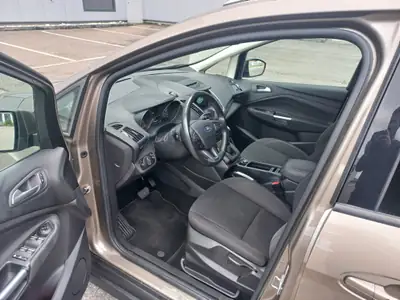 Ford Grand C-MAX 1.5 TDCi Trend — Monospace 7 places, diesel économique et fiable — tableau de bord