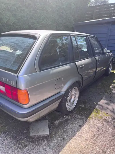 BMW 320i — Berline classique de 1988, motorisation essence fiable et sans sinistre — dettaglio
