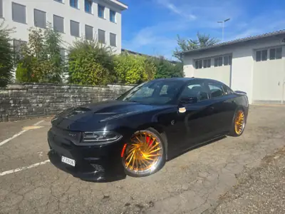 Dodge Charger Hellcat SRT 6.2 V8 — Muscle car américain 717 ch, entretien premium — vue extérieure
