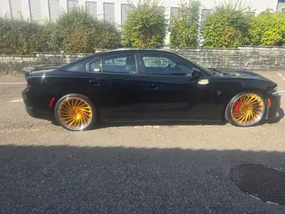 Dodge Charger Hellcat SRT 6.2 V8 — Muscle car américain 717 ch, entretien premium — détail