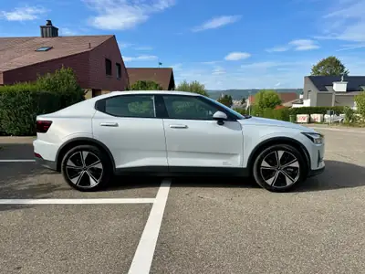 Polestar 2 Long Range Single Plus — Berline électrique performante, 22'000 km seulement — side view