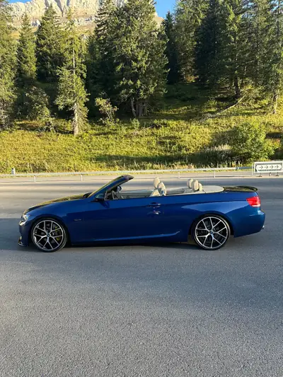 BMW 335i Cabriolet M Sport — Roadster performant, 306 ch et toit ouvert — rear view
