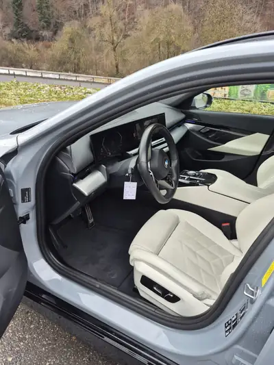 BMW 520 xDrive Break M-Paket — Diesel puissant, design premium, moins de 35 000 km — Armaturenbrett