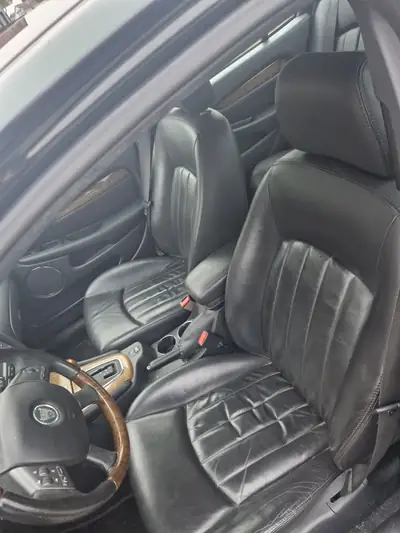Jaguar X-TYPE 3.0L V6 Ex — Berline britannique élégante, transmission automatique, 230 ch — vista posteriore