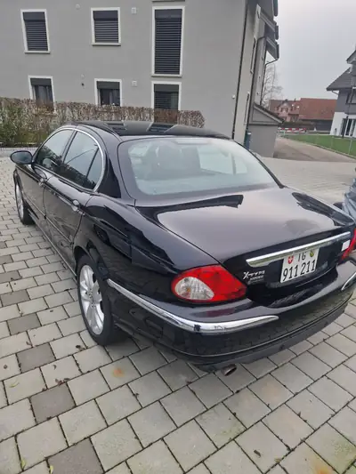 Jaguar X-TYPE 3.0L V6 Ex — Berline britannique élégante, transmission automatique, 230 ch — fianco