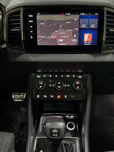 Skoda Karoq 2.0 TDI 150 ch — SUV robuste 4x4, sans accident, équipé navigation — Miniature 9
