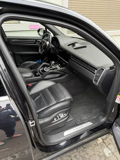 Porsche Cayenne E-Hybrid — SUV de prestige hybride rechargeable, 96'000 km, parfait état — rear view
