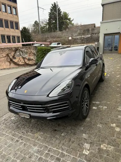 Porsche Cayenne E-Hybrid — SUV de prestige hybride rechargeable, 96'000 km, parfait état — dashboard