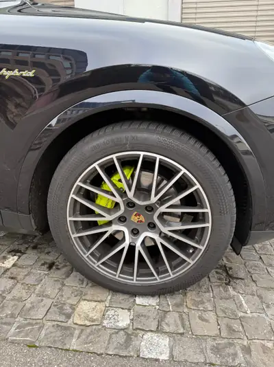 Porsche Cayenne E-Hybrid — SUV de prestige hybride rechargeable, 96'000 km, parfait état — detail