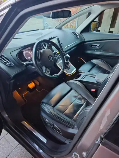 Renault Grand Scénic 1.3 Turbo 160 ch — Monospace 7 places, sièges chauffants et attelage — tableau de bord