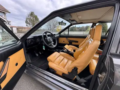 Alfa Romeo GTV 6 2.5 — Coupé sportif italien vintage, 57'000 km seulement — Seitenansicht