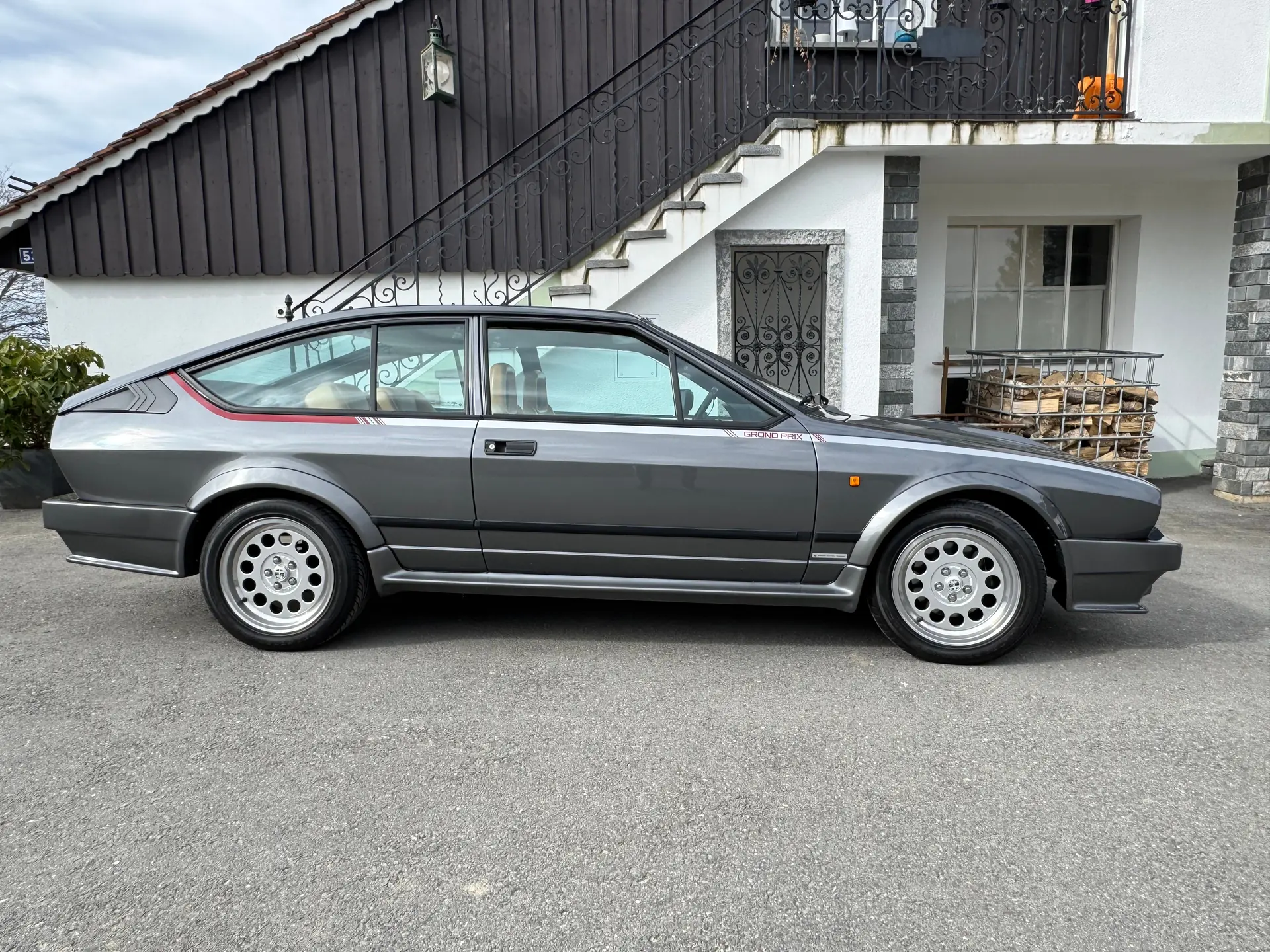 Alfa Romeo GTV 6 2.5 — Coupé sportif italien vintage, 57'000 km seulement