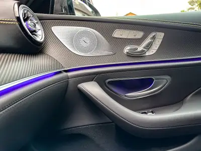 Mercedes-AMG GT 4 63 S 4Matic+ — Hypersportive 4 places, 639 ch et 32'000 km seulement — Miniature 20