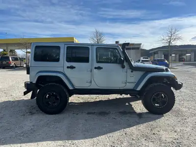 Jeep Wrangler Unlimited 2.8 CRD — Le SUV tout-terrain robuste et polyvalent — Innenraum