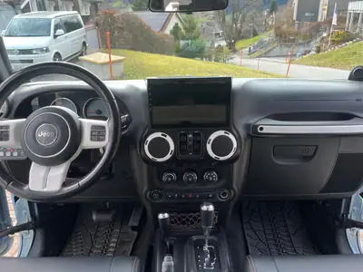 Jeep Wrangler Unlimited 2.8 CRD — Le SUV tout-terrain robuste et polyvalent — Armaturenbrett