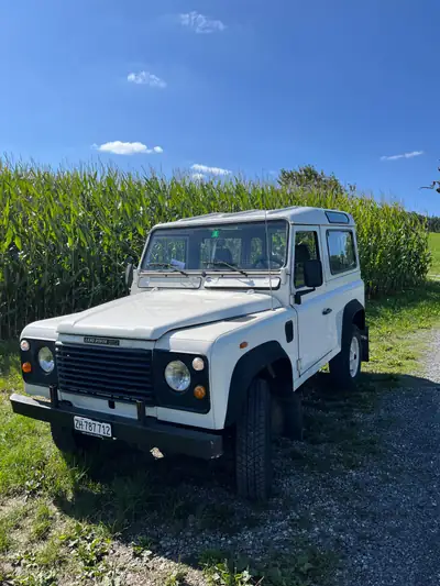Land Rover Defender 90 Turbo D — Légende du 4x4, fiabilité éprouvée et robustesse intemporelle — vista esterna