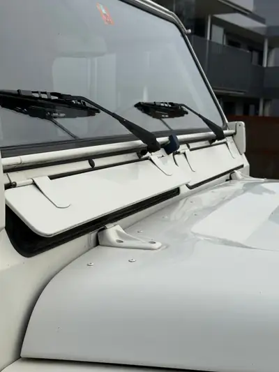 Land Rover Defender 90 Turbo D — Légende du 4x4, fiabilité éprouvée et robustesse intemporelle — Miniatura 7