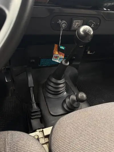 Land Rover Defender 90 Turbo D — Légende du 4x4, fiabilité éprouvée et robustesse intemporelle — Miniatura 10