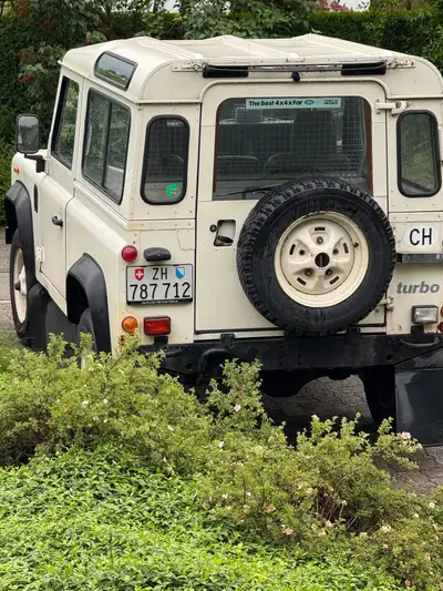 Land Rover Defender 90 Turbo D — Légende du 4x4, fiabilité éprouvée et robustesse intemporelle — Miniatura 15