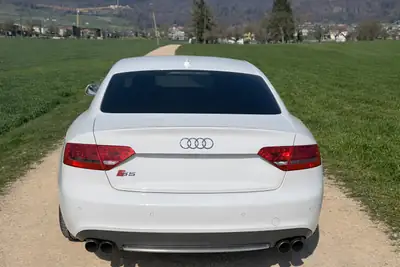 Audi S5 Coupé 4.2 FSI — V8 atmosphérique quattro, design intemporel — arrière