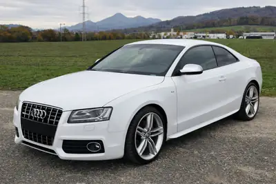 Audi S5 Coupé 4.2 FSI — V8 atmosphérique quattro, design intemporel — vue extérieure