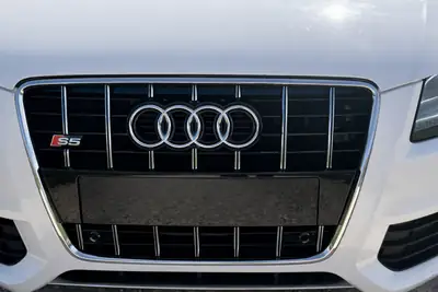 Audi S5 Coupé 4.2 FSI — V8 atmosphérique quattro, design intemporel — côté