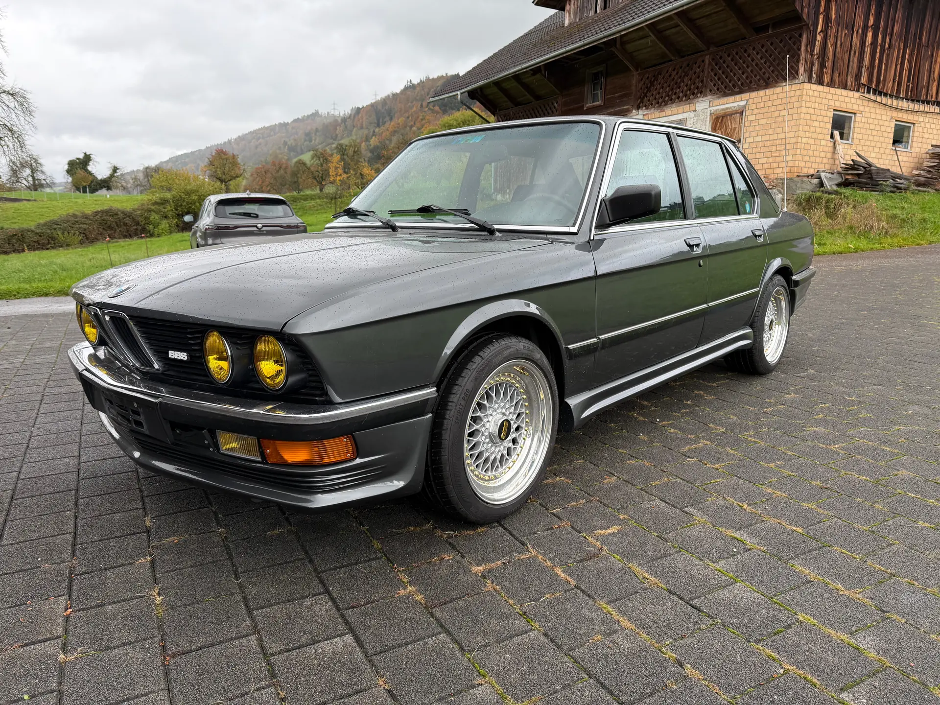 BMW 535 E28 535i — Berline de prestige 1986, moteur 3.4L performant — Außenansicht