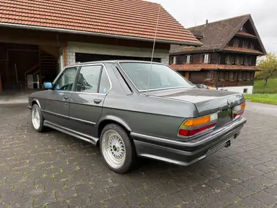 BMW 535 E28 535i — Berline de prestige 1986, moteur 3.4L performant — Innenraum