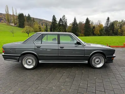 BMW 535 E28 535i — Berline de prestige 1986, moteur 3.4L performant — Armaturenbrett