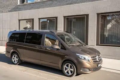 Mercedes-Benz V 250 d Swiss Edition — Monospace premium 7 places, diesel économique — fianco