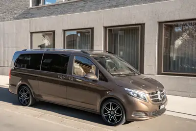 Mercedes-Benz V 250 d Swiss Edition — Monospace premium 7 places, diesel économique — vista esterna