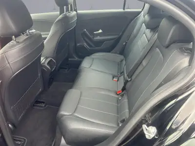 Mercedes-Benz Classe A 200 d Style — Diesel efficace, design affirmé, 75 000 km — Miniature 10