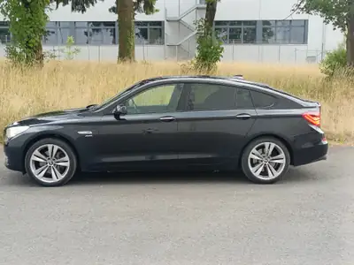 BMW 530 Gran Turismo 530d GT Sport 4x4 — Monospace premium diesel, traction intégrale xDrive — fianco