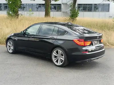 BMW 530 Gran Turismo 530d GT Sport 4x4 — Monospace premium diesel, traction intégrale xDrive — vista posteriore