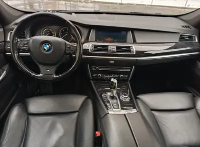 BMW 530 Gran Turismo 530d GT Sport 4x4 — Monospace premium diesel, traction intégrale xDrive — dettaglio