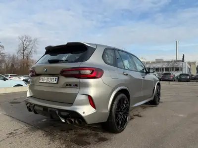 BMW X5 M Competition First Edition 1/250 — Le SUV haute performance de référence — Seitenansicht