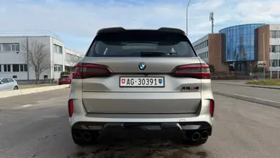 BMW X5 M Competition First Edition 1/250 — Le SUV haute performance de référence — Armaturenbrett
