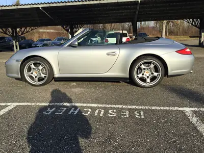 Porsche 911 Cabrio Carrera 4 — Roadster légendaire, moteur 3.6L, transmission manuelle — fianco