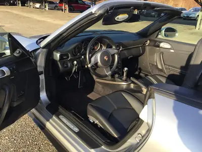 Porsche 911 Cabrio Carrera 4 — Roadster légendaire, moteur 3.6L, transmission manuelle — interni