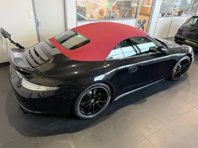 Porsche 911 Carrera 4 GTS Cabrio — Roadster légendaire, moteur 430 ch et seulement 40 000 km — exterior view