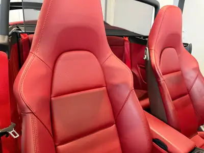 Porsche 911 Carrera 4 GTS Cabrio — Roadster légendaire, moteur 430 ch et seulement 40 000 km — dashboard