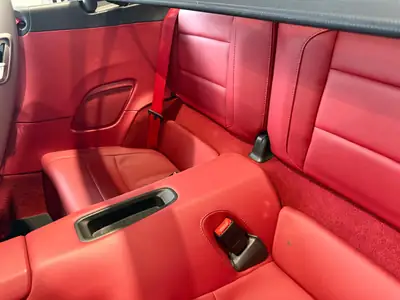 Porsche 911 Carrera 4 GTS Cabrio — Roadster légendaire, moteur 430 ch et seulement 40 000 km — interior
